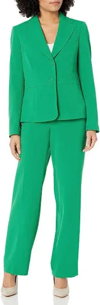 Women's Petite Jacket/Pant Suit