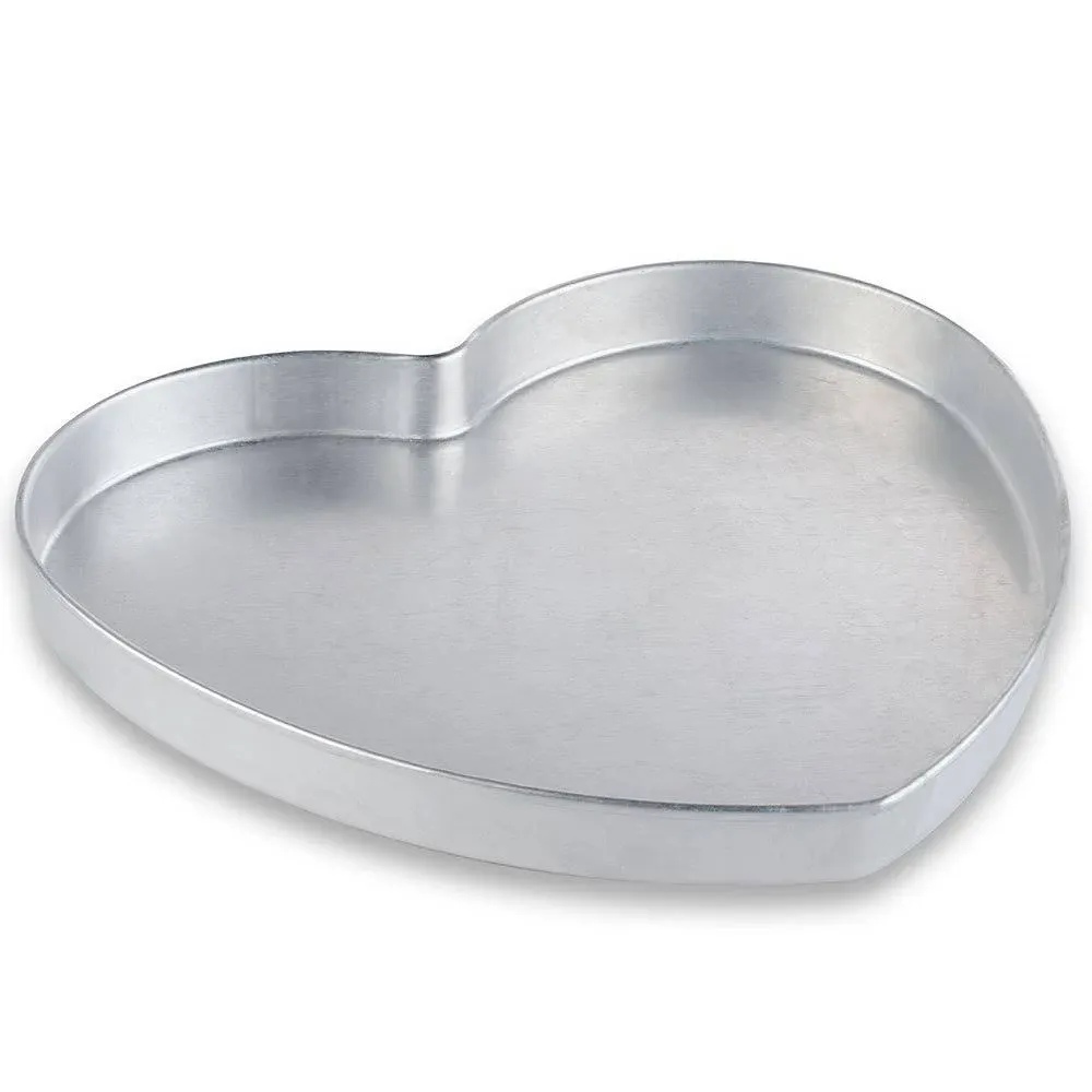 American Metalcraft - HPP16 - 16 in Aluminum Heart Shaped Pizza Pan